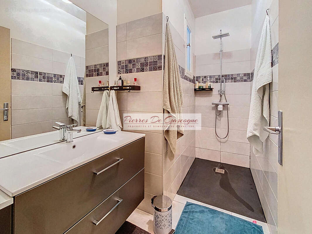 Maison à CASTERA-VERDUZAN