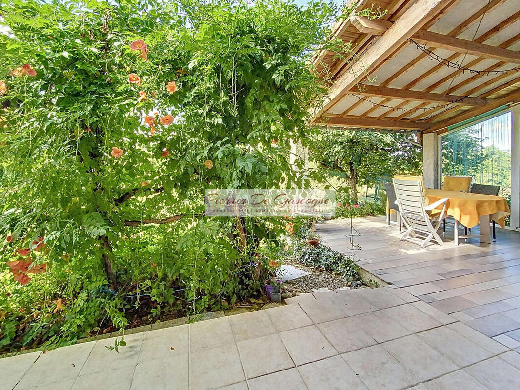 Maison à CASTERA-VERDUZAN