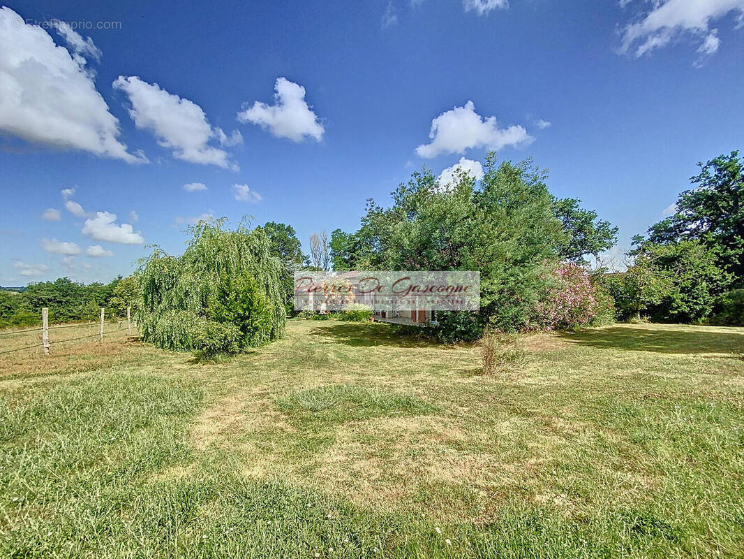 Maison à CASTERA-VERDUZAN