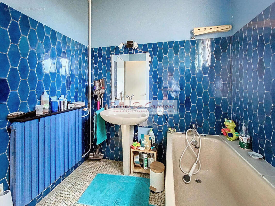 Maison à CASTERA-VERDUZAN