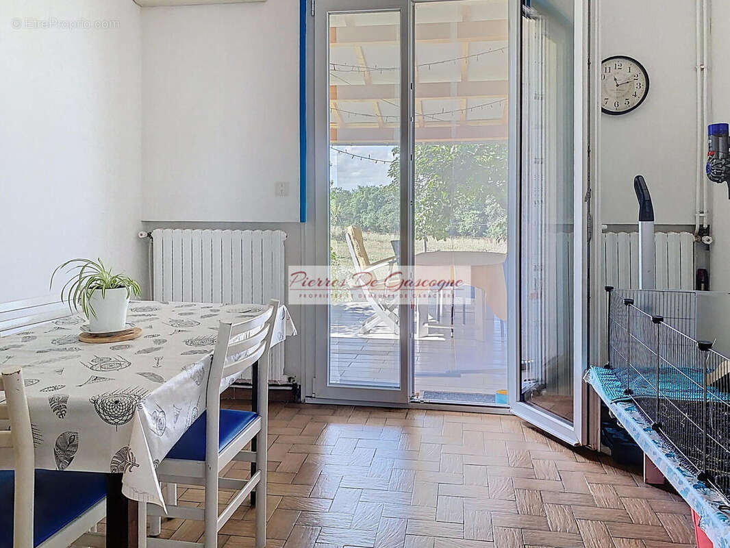 Maison à CASTERA-VERDUZAN