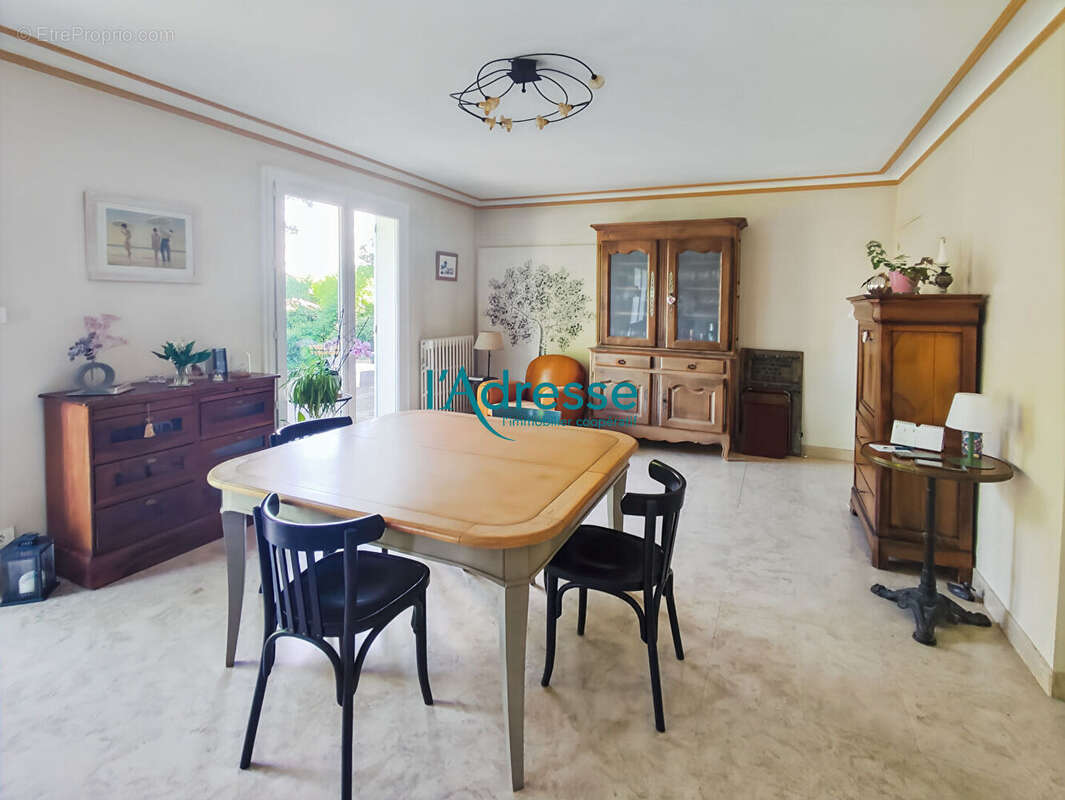 Maison à SAINT-PIERRE-MONTLIMART