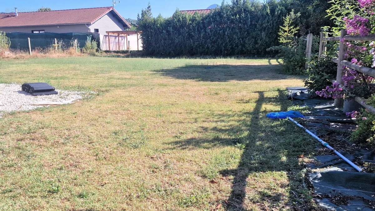 Terrain à SAINT-JUST-DE-CLAIX