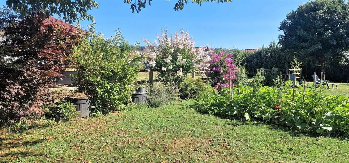 Terrain à SAINT-JUST-DE-CLAIX