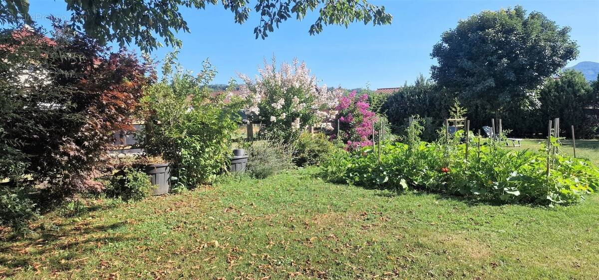 Terrain à SAINT-JUST-DE-CLAIX