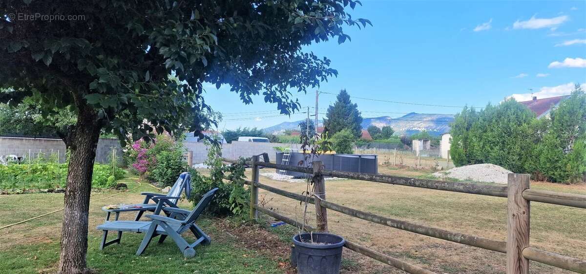 Terrain à SAINT-JUST-DE-CLAIX