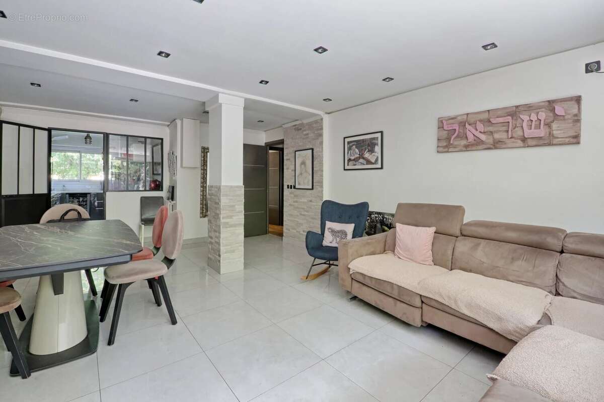 Appartement à SAINT-MAUR-DES-FOSSES