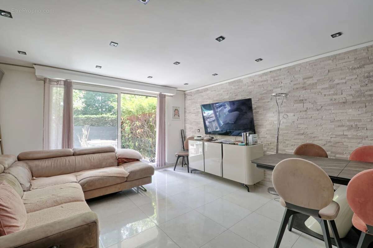 Appartement à SAINT-MAUR-DES-FOSSES