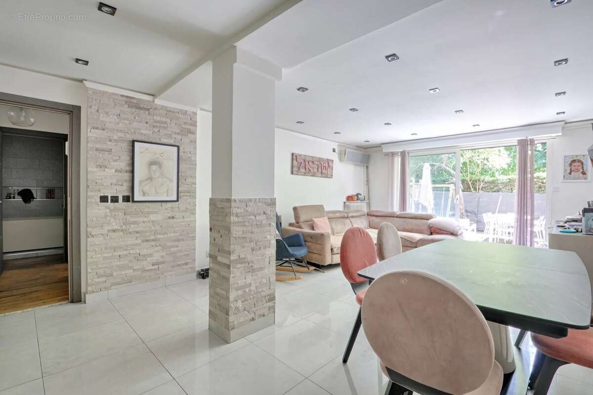 Appartement à SAINT-MAUR-DES-FOSSES