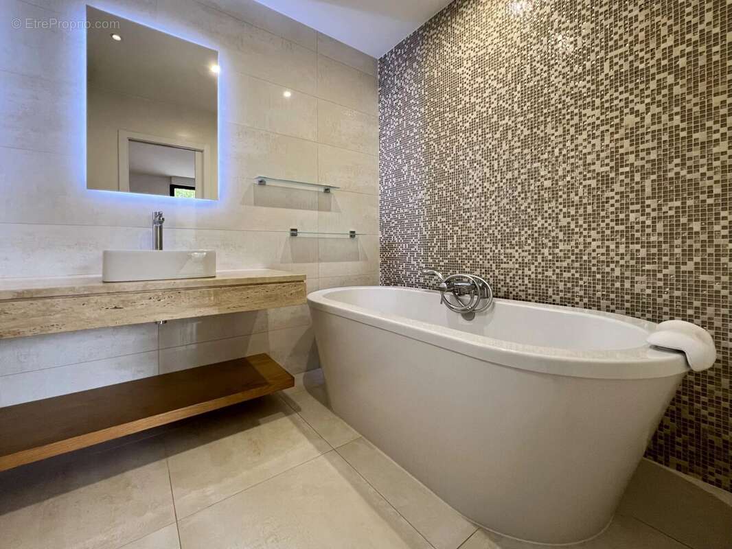 Maison à SAINT-MAUR-DES-FOSSES