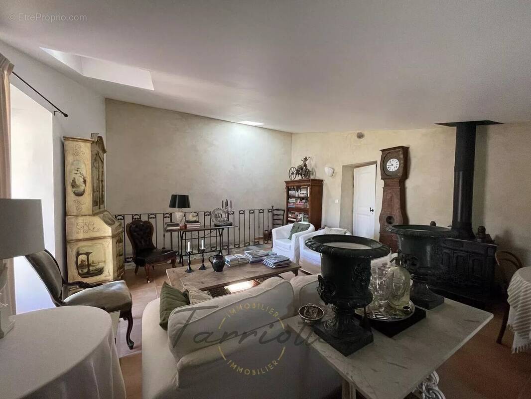 Maison à ALBA-LA-ROMAINE