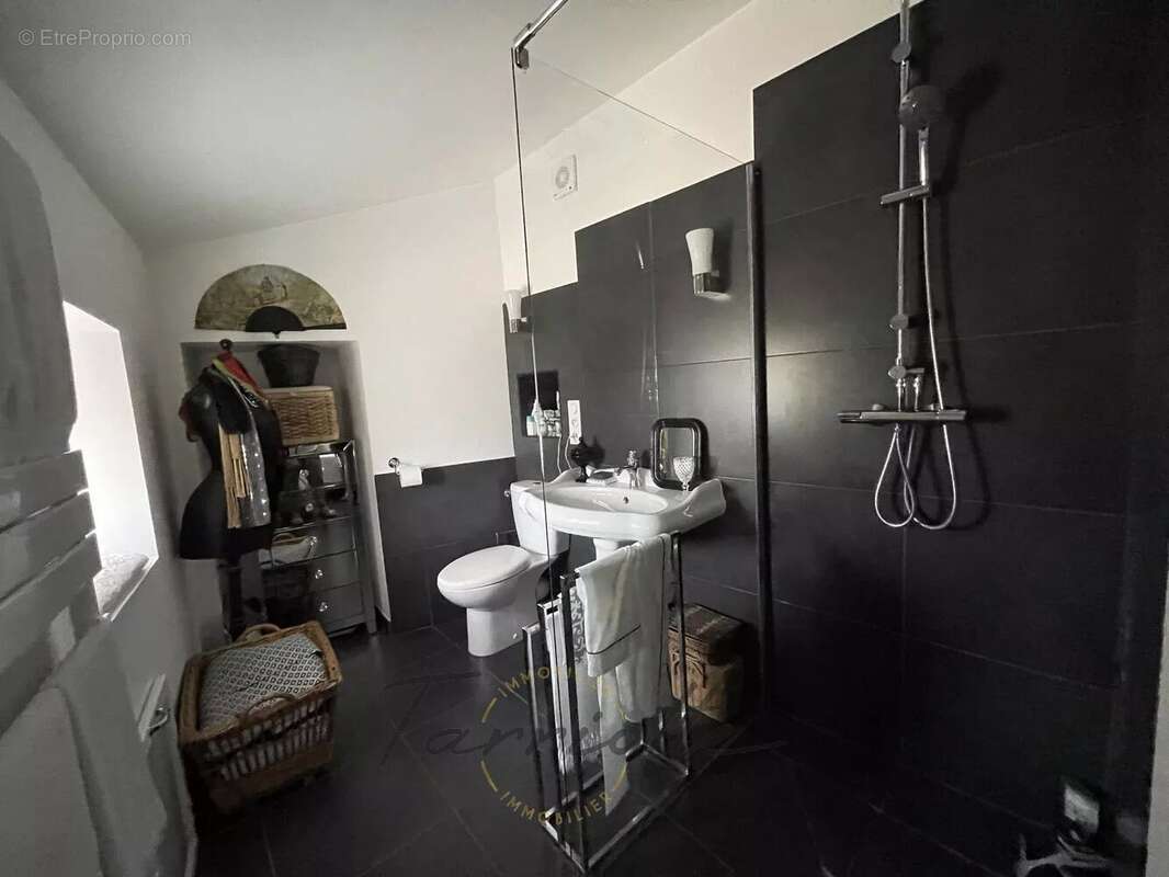 Maison à ALBA-LA-ROMAINE