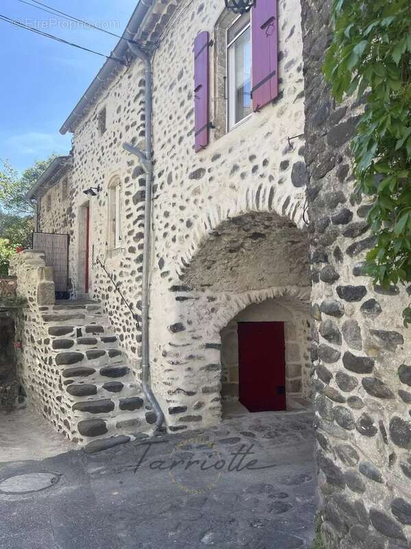 Maison à ALBA-LA-ROMAINE