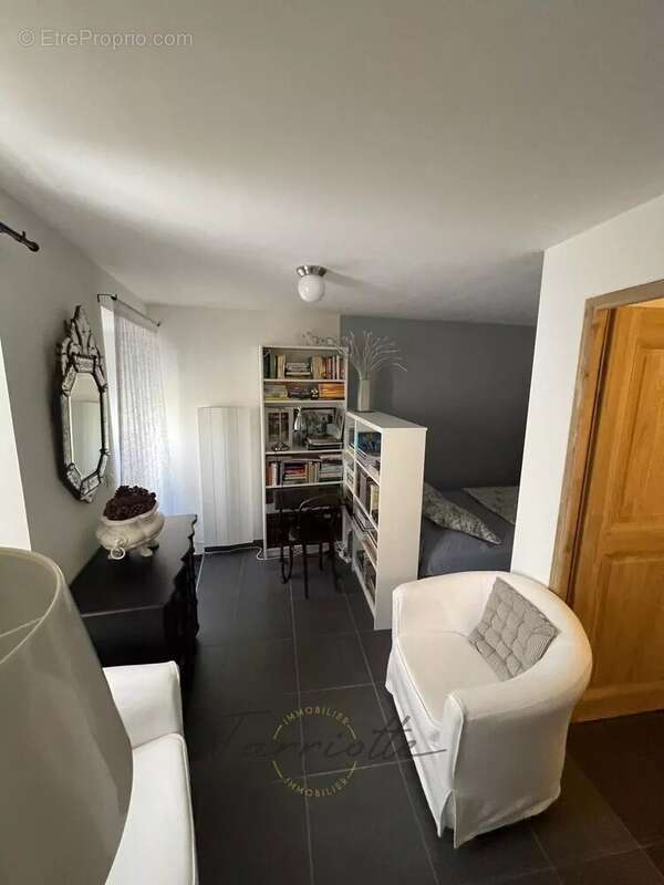 Maison à ALBA-LA-ROMAINE