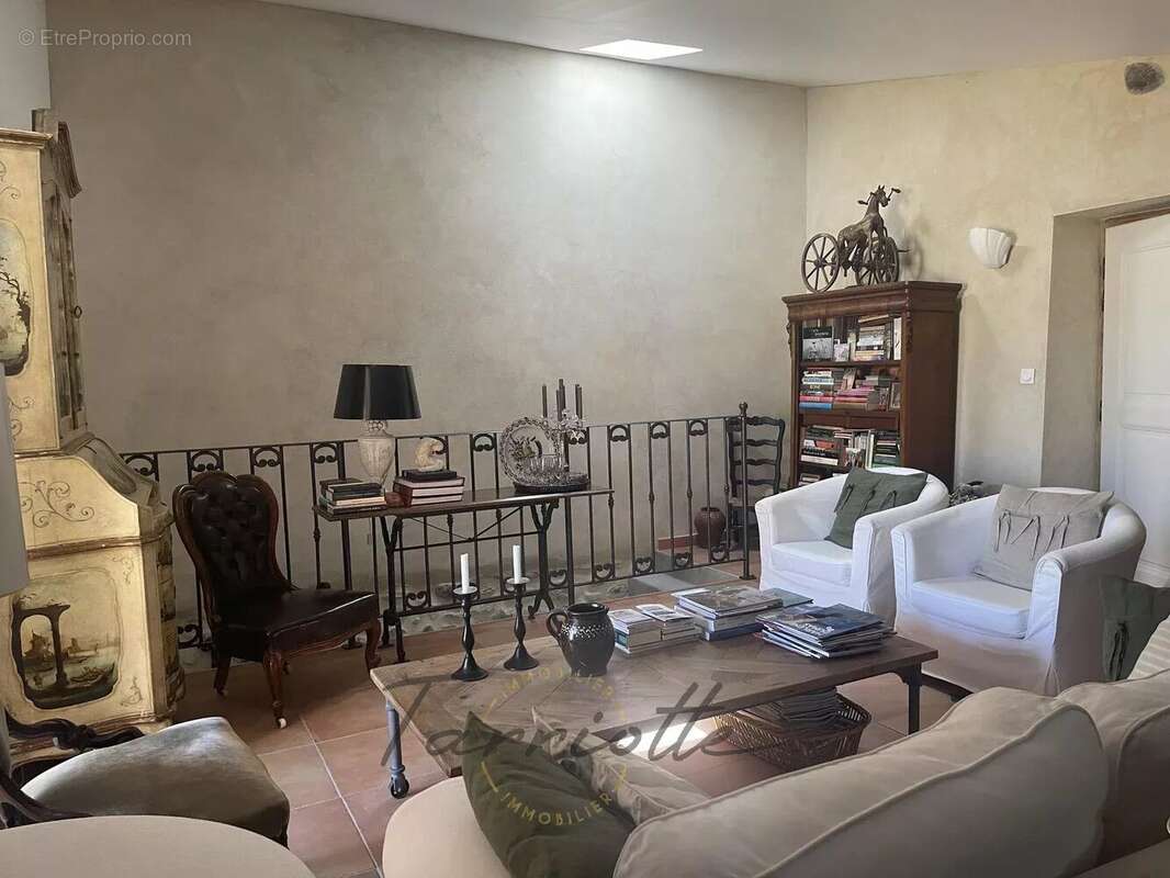 Maison à ALBA-LA-ROMAINE