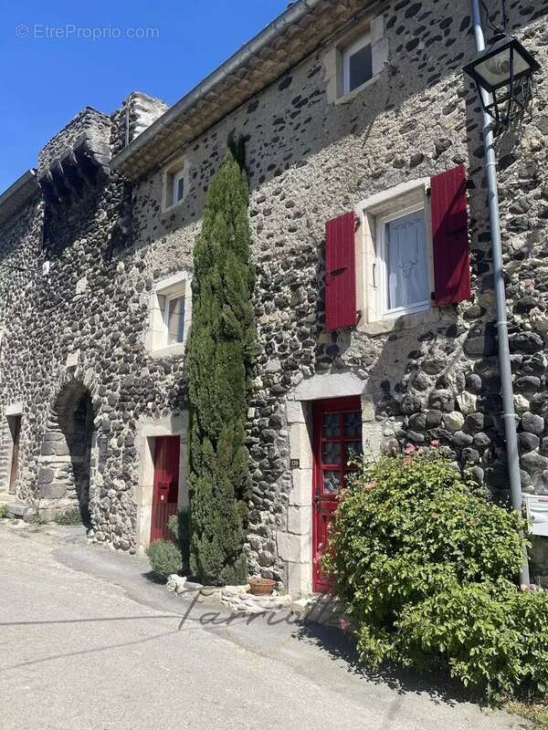 Maison à ALBA-LA-ROMAINE