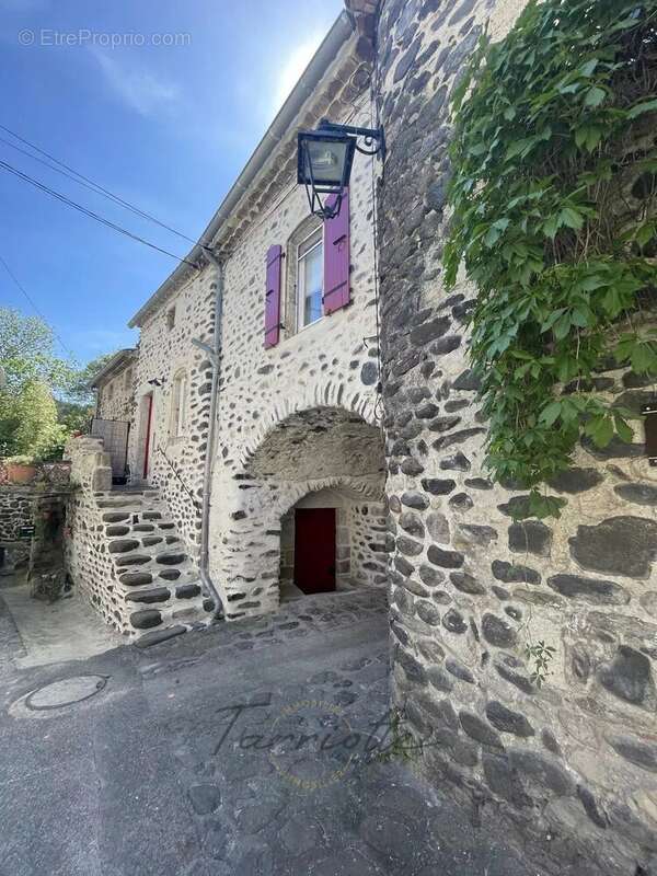 Maison à ALBA-LA-ROMAINE