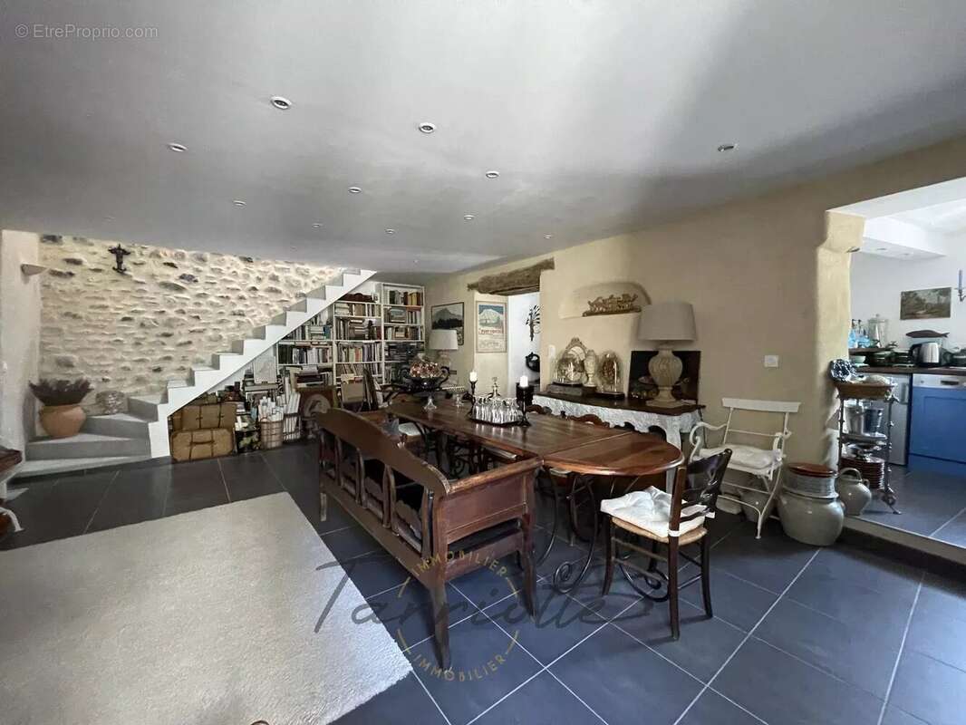 Maison à ALBA-LA-ROMAINE