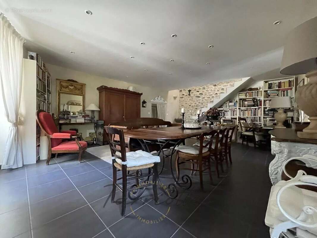 Maison à ALBA-LA-ROMAINE