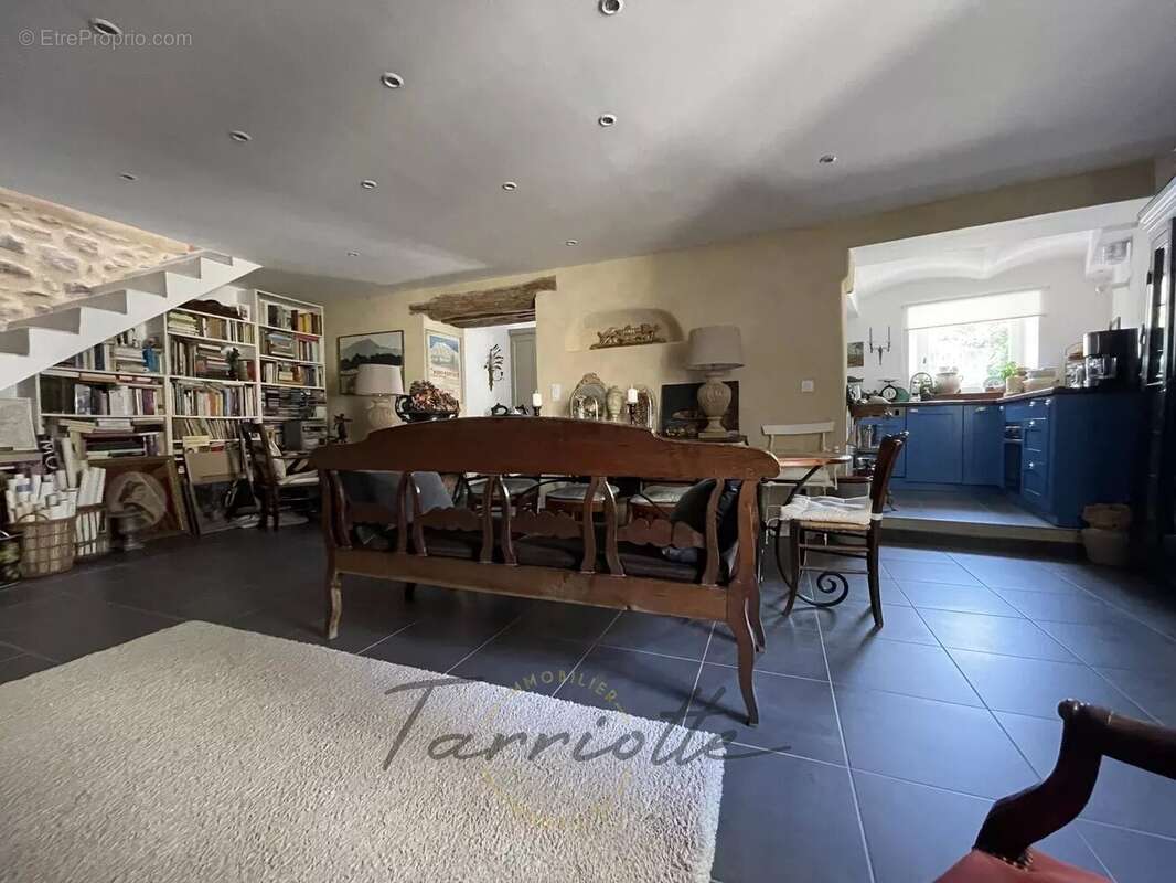 Maison à ALBA-LA-ROMAINE