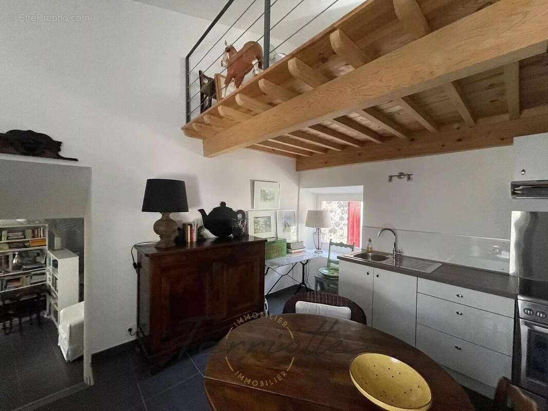 Maison à ALBA-LA-ROMAINE