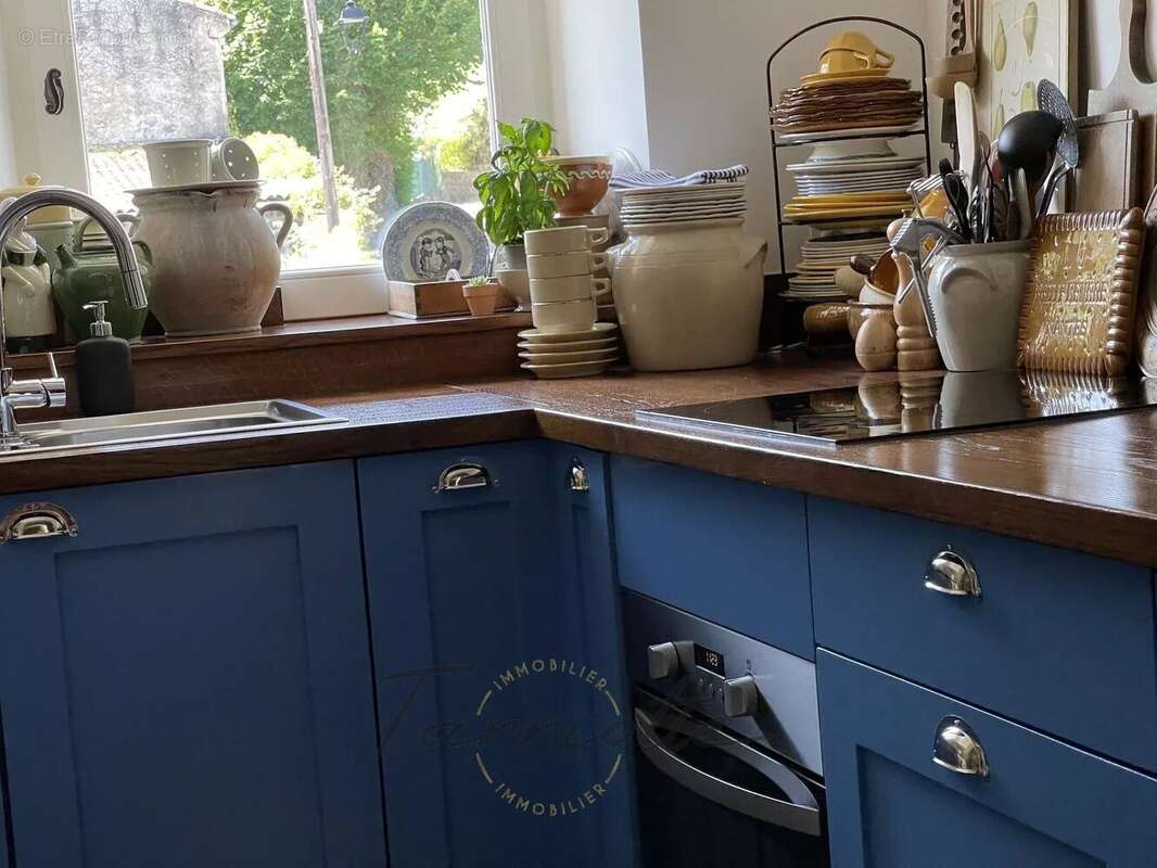 Maison à ALBA-LA-ROMAINE