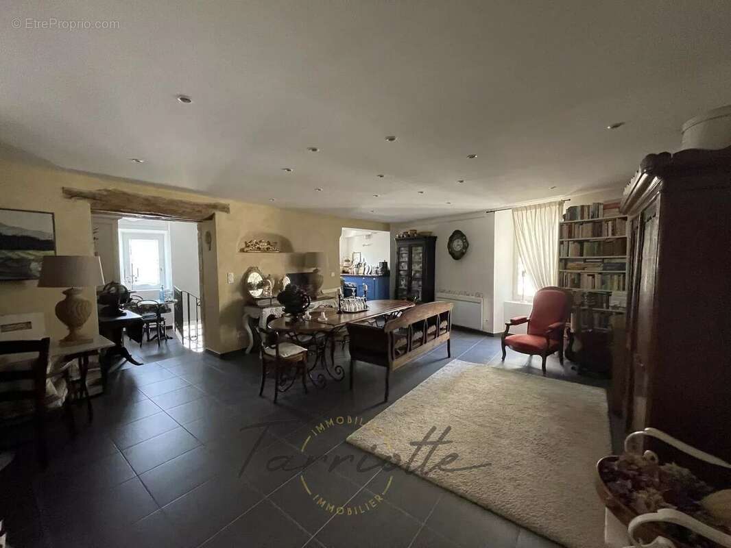 Maison à ALBA-LA-ROMAINE