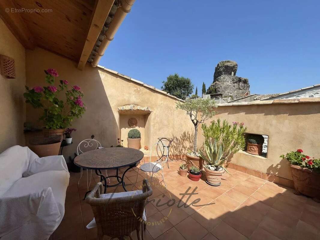 Maison à ALBA-LA-ROMAINE