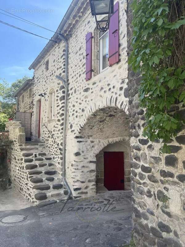 Maison à ALBA-LA-ROMAINE