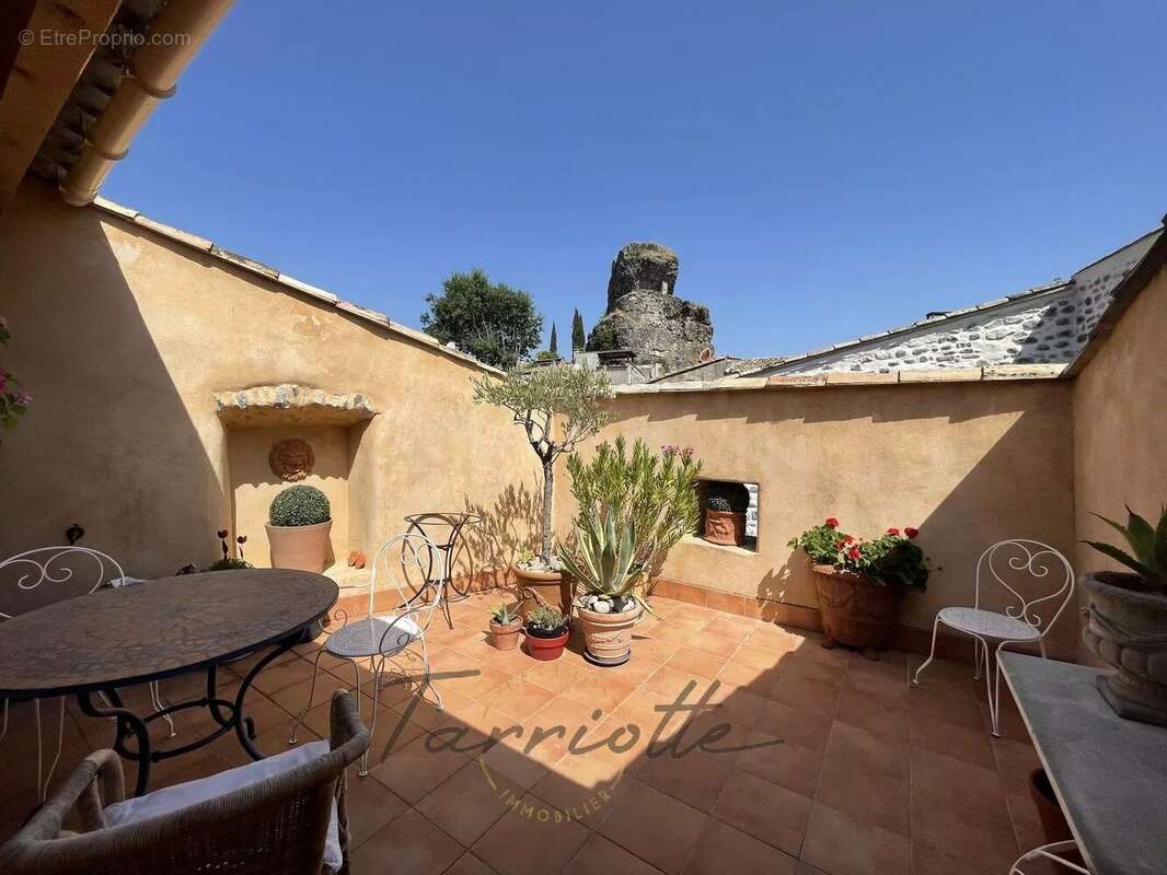 Maison à ALBA-LA-ROMAINE