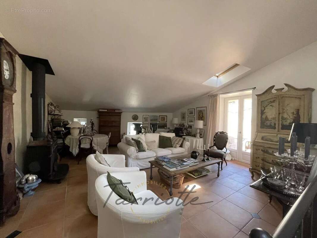 Maison à ALBA-LA-ROMAINE