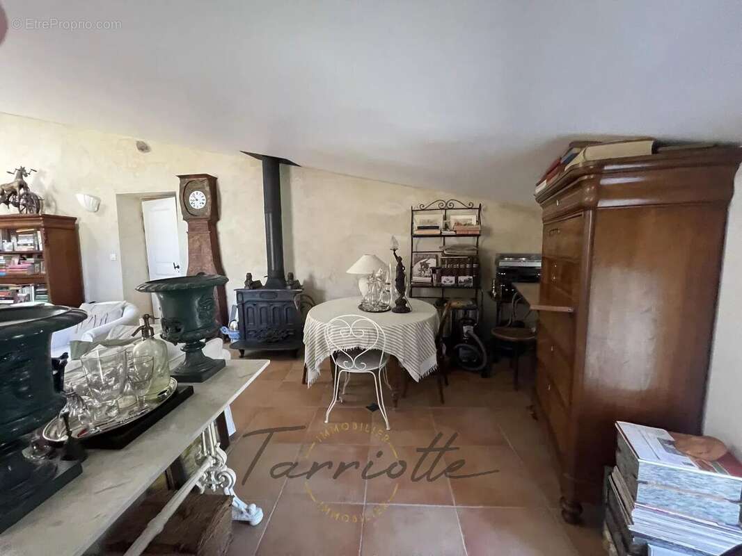 Maison à ALBA-LA-ROMAINE