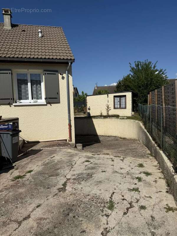 Maison à BRIENON-SUR-ARMANCON