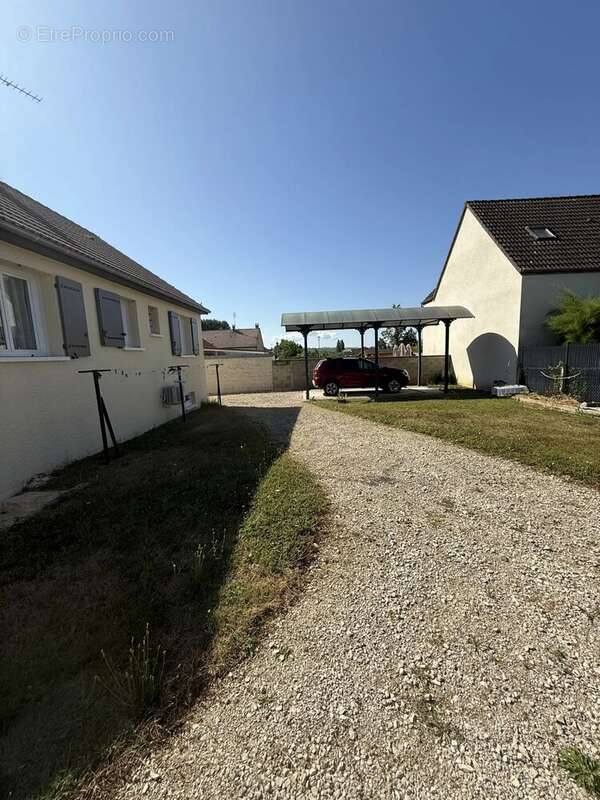 Maison à BRIENON-SUR-ARMANCON