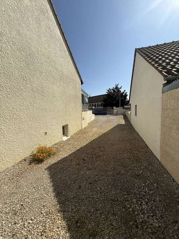 Maison à BRIENON-SUR-ARMANCON