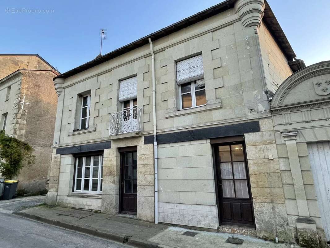 Maison à LE PUY-NOTRE-DAME