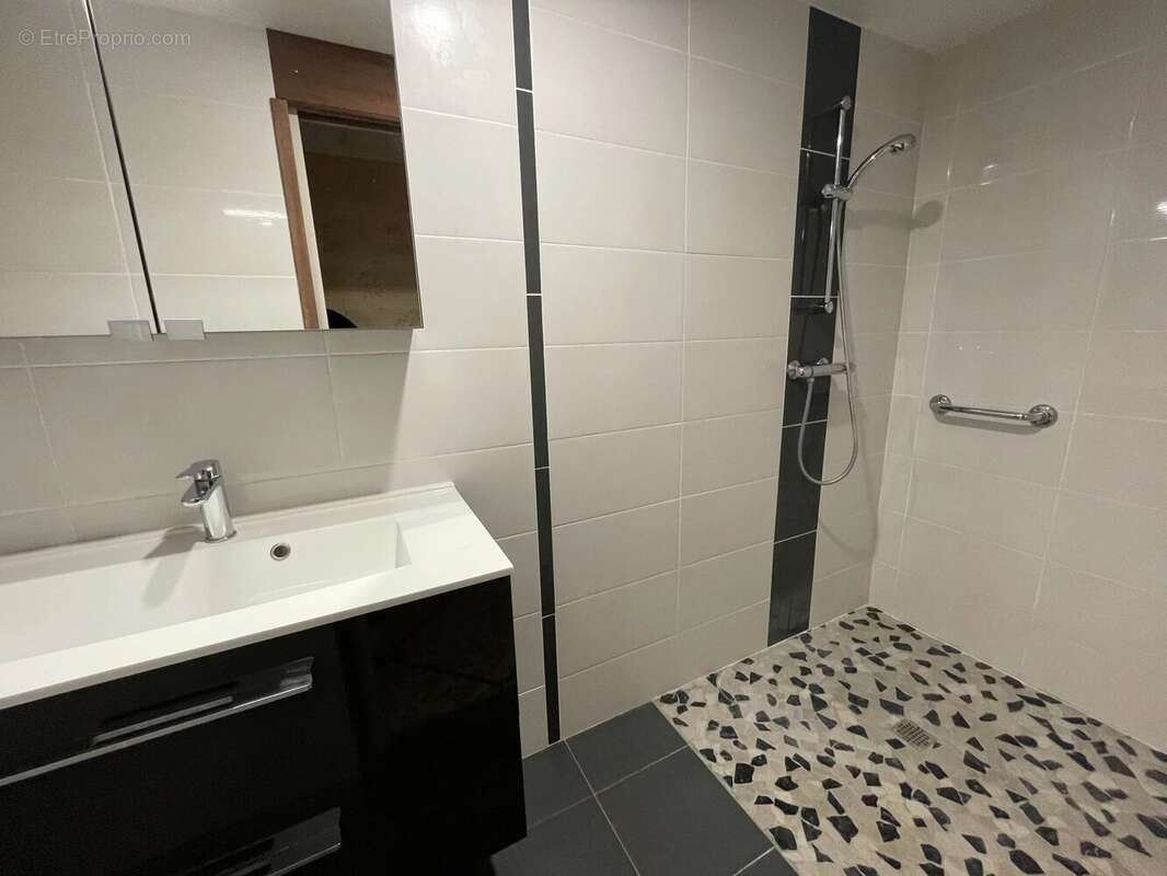 Maison à LE PUY-NOTRE-DAME