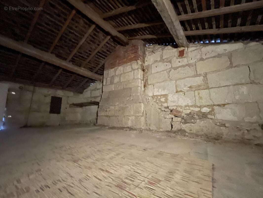 Maison à LE PUY-NOTRE-DAME