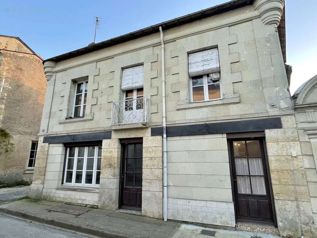 Maison à LE PUY-NOTRE-DAME