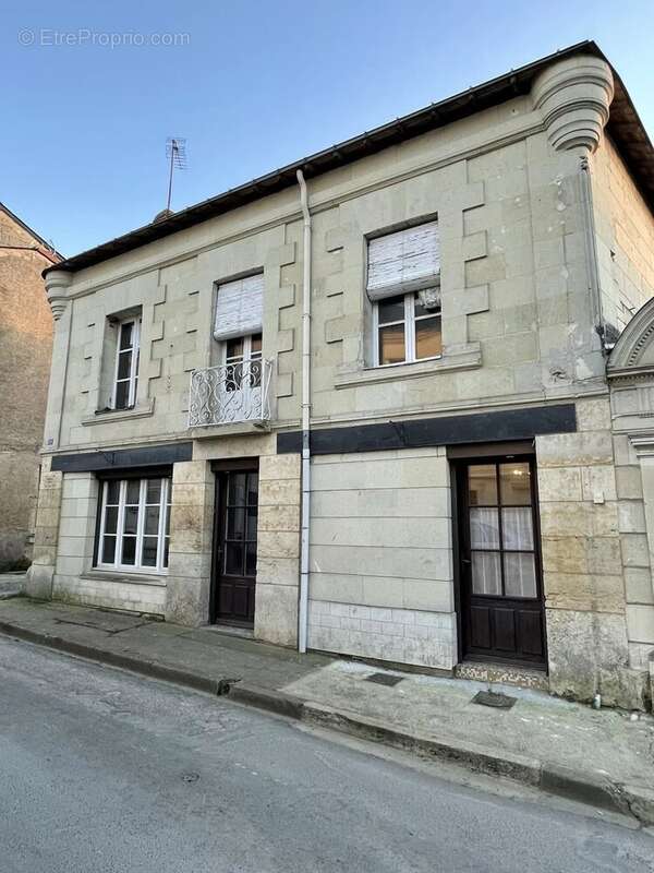 Maison à LE PUY-NOTRE-DAME