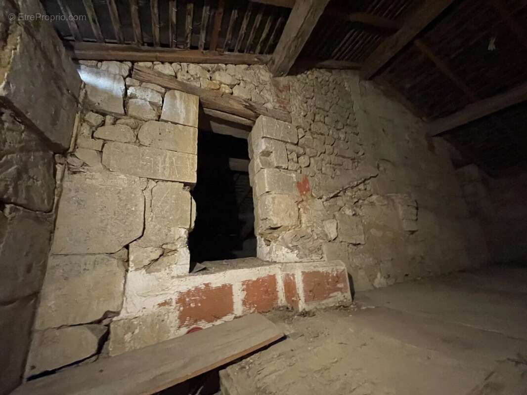 Maison à LE PUY-NOTRE-DAME