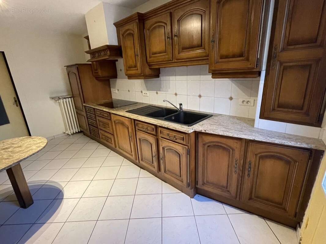 Maison à LE PUY-NOTRE-DAME