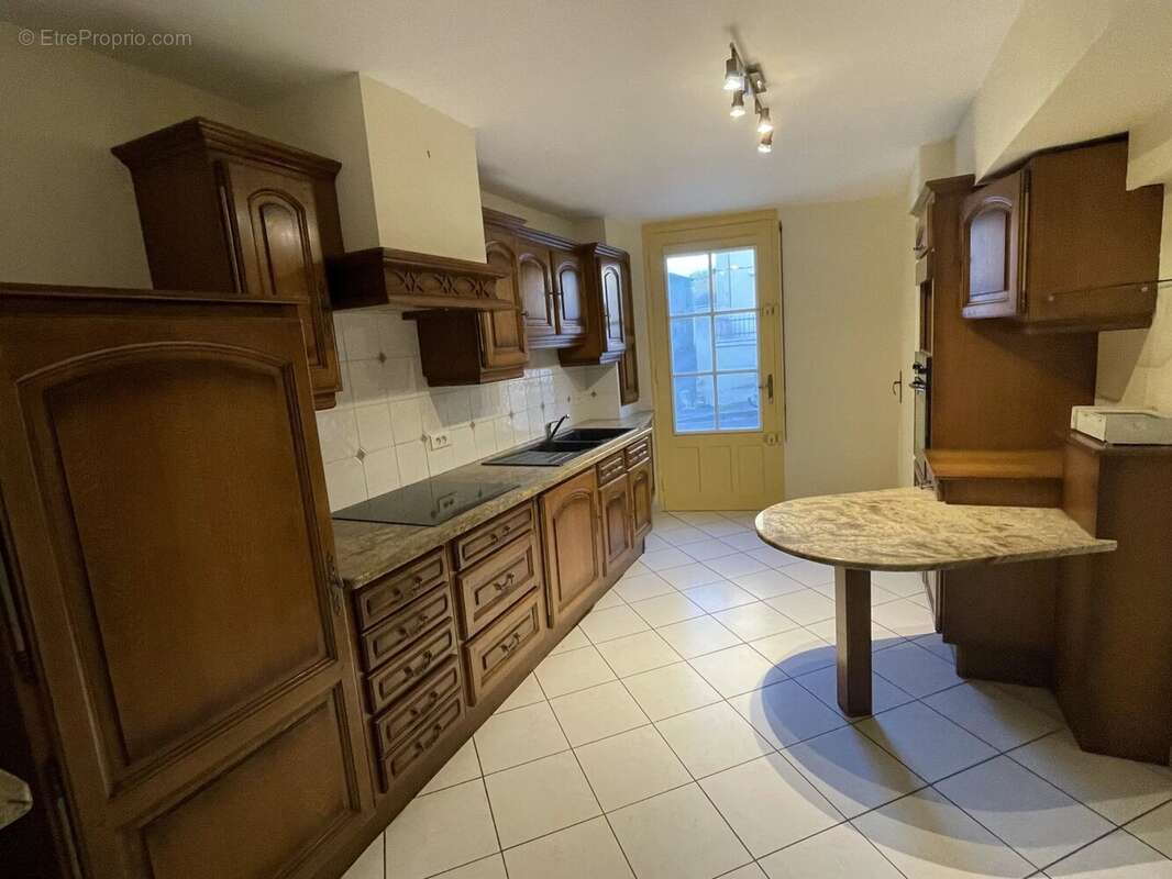 Maison à LE PUY-NOTRE-DAME