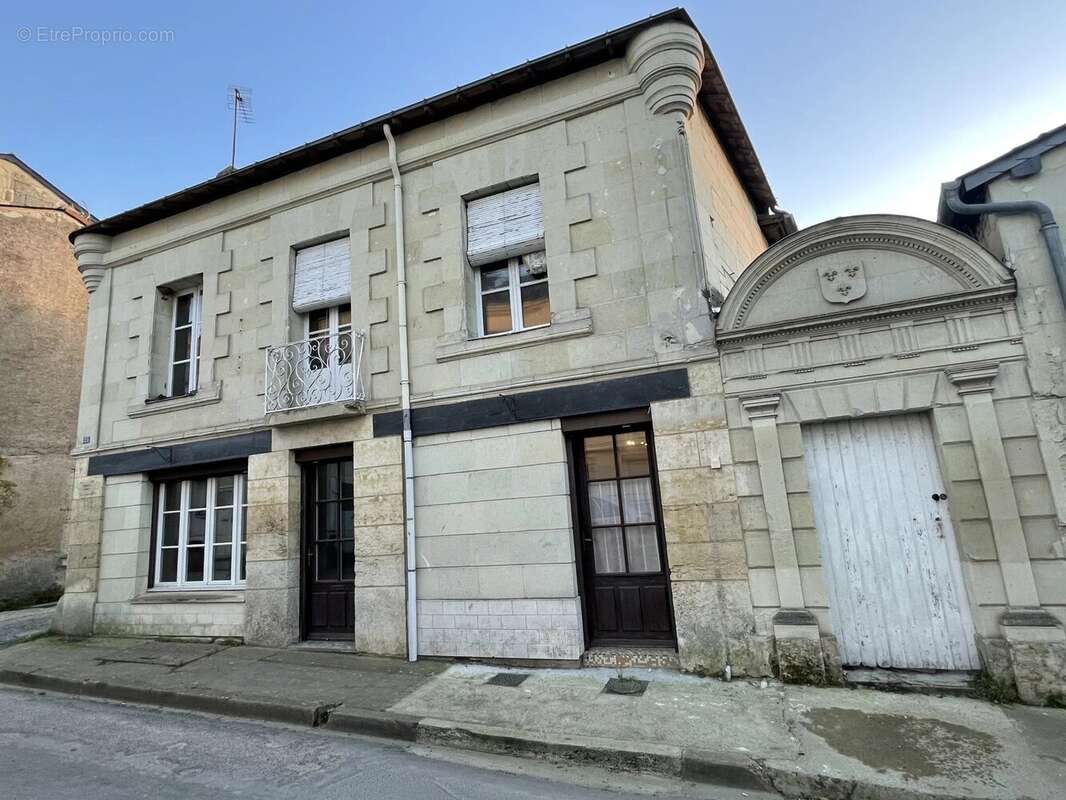 Maison à LE PUY-NOTRE-DAME