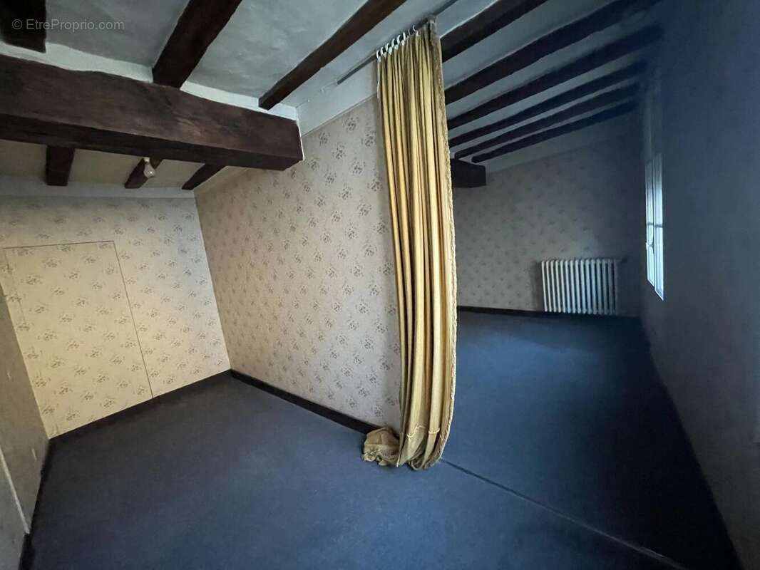 Maison à LE PUY-NOTRE-DAME