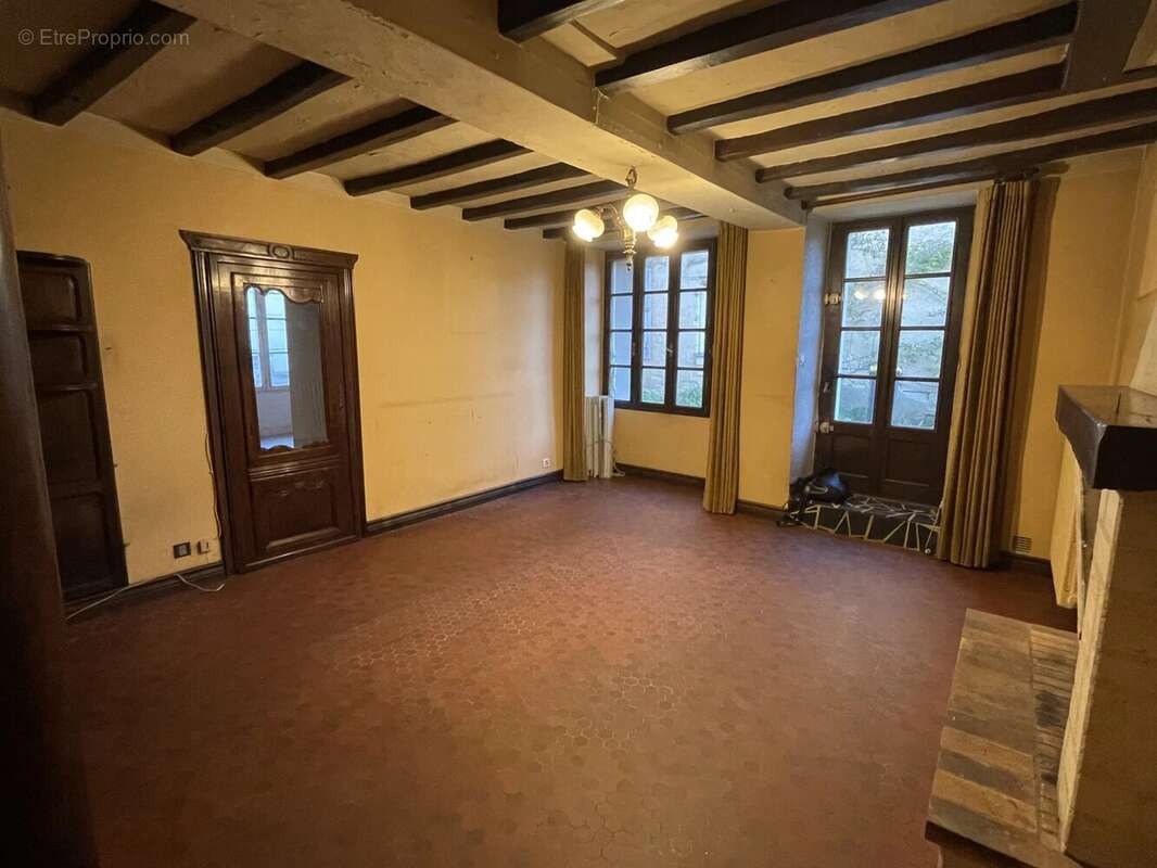 Maison à LE PUY-NOTRE-DAME