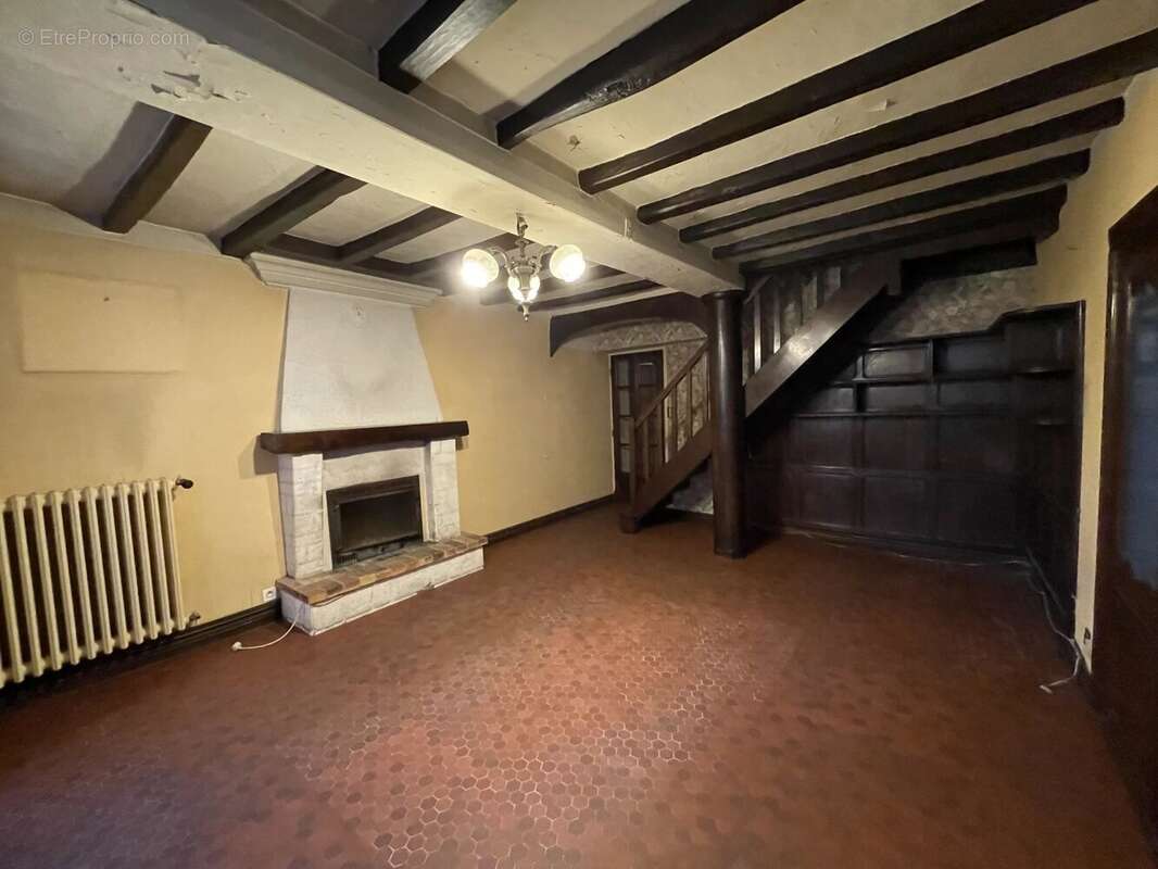 Maison à LE PUY-NOTRE-DAME