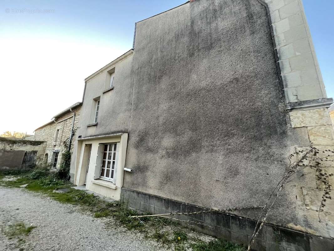 Maison à LE PUY-NOTRE-DAME