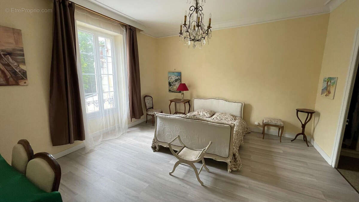 Maison à MORTAGNE-SUR-GIRONDE