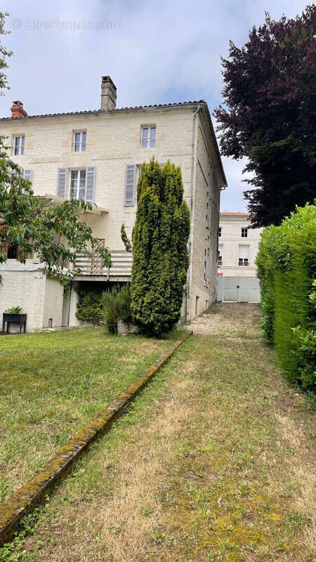 Maison à MORTAGNE-SUR-GIRONDE